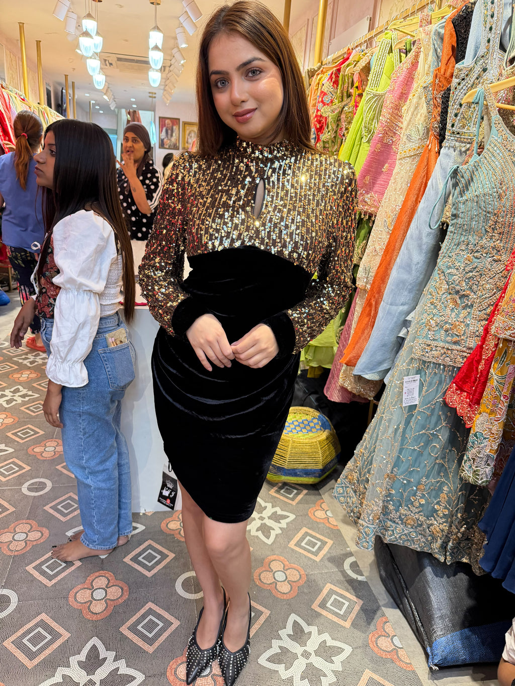Black Velvet Bodycon Party Dress with Sequin Embellished Puff Sleeve