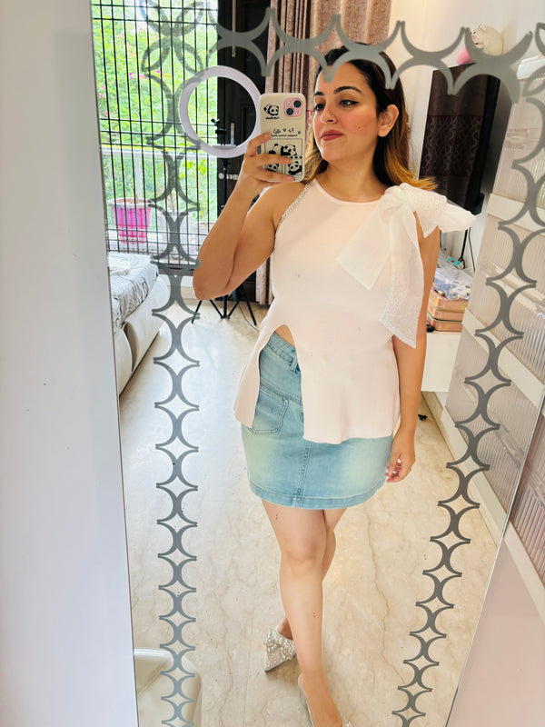 Knitted side slit top with long bow