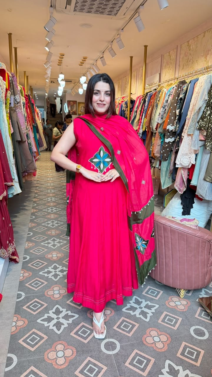 Anarkali Kurta with Appliqué Motif & Contrast Dupatta