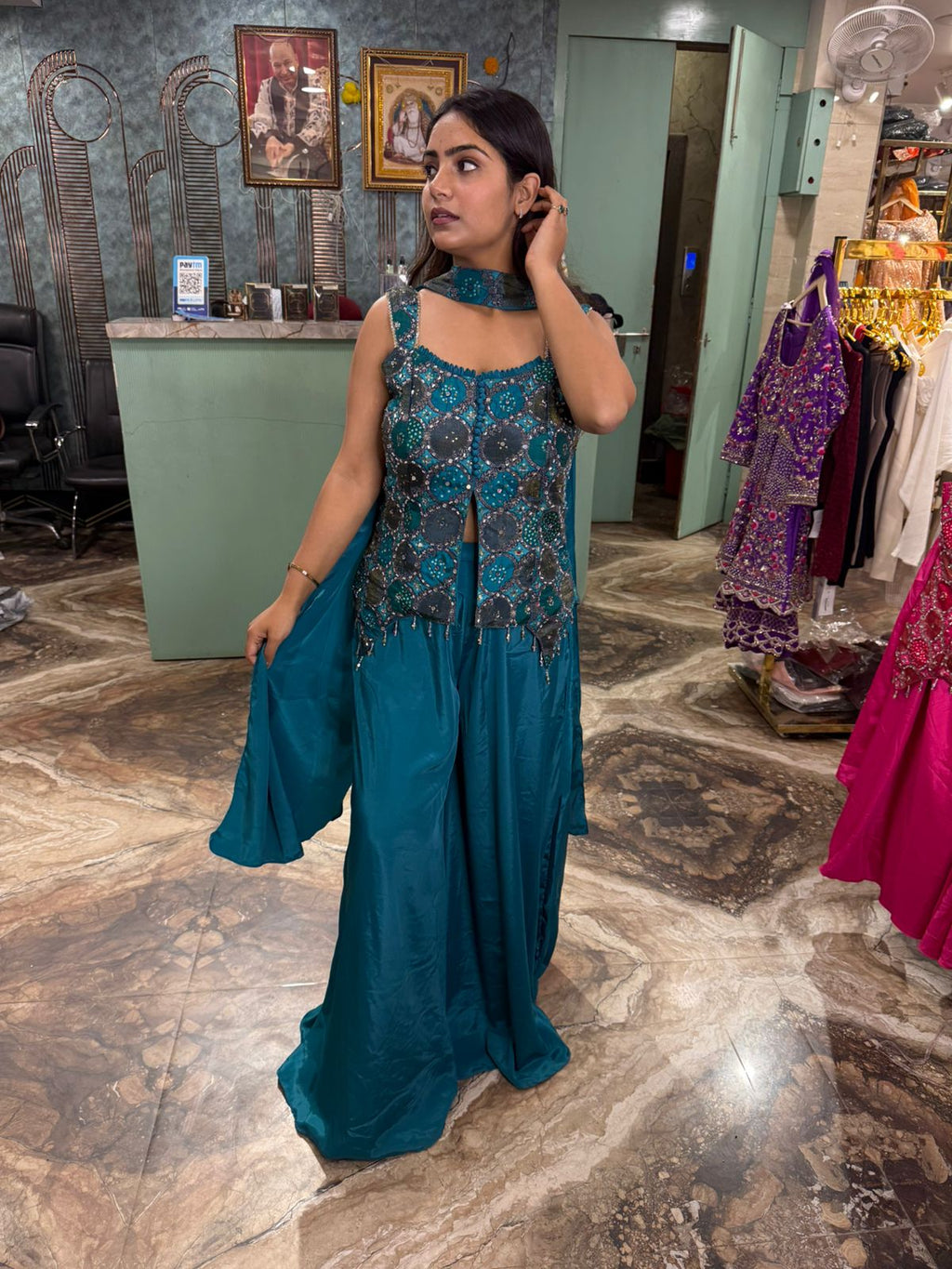 Ayushi sharara suit set