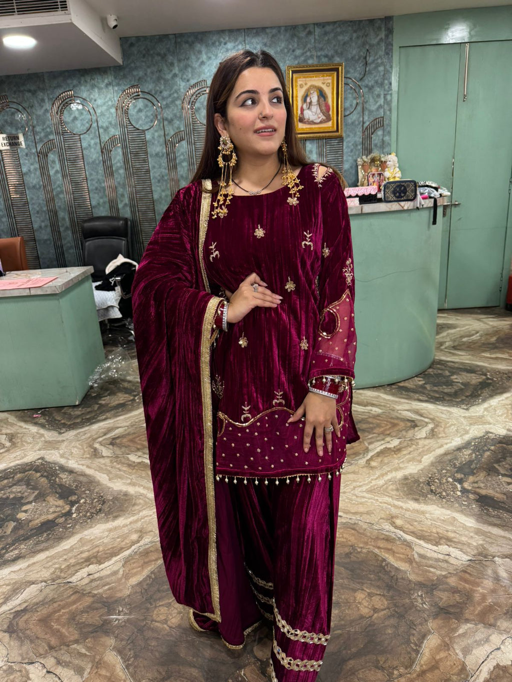 Noora Velvet Kurta Set