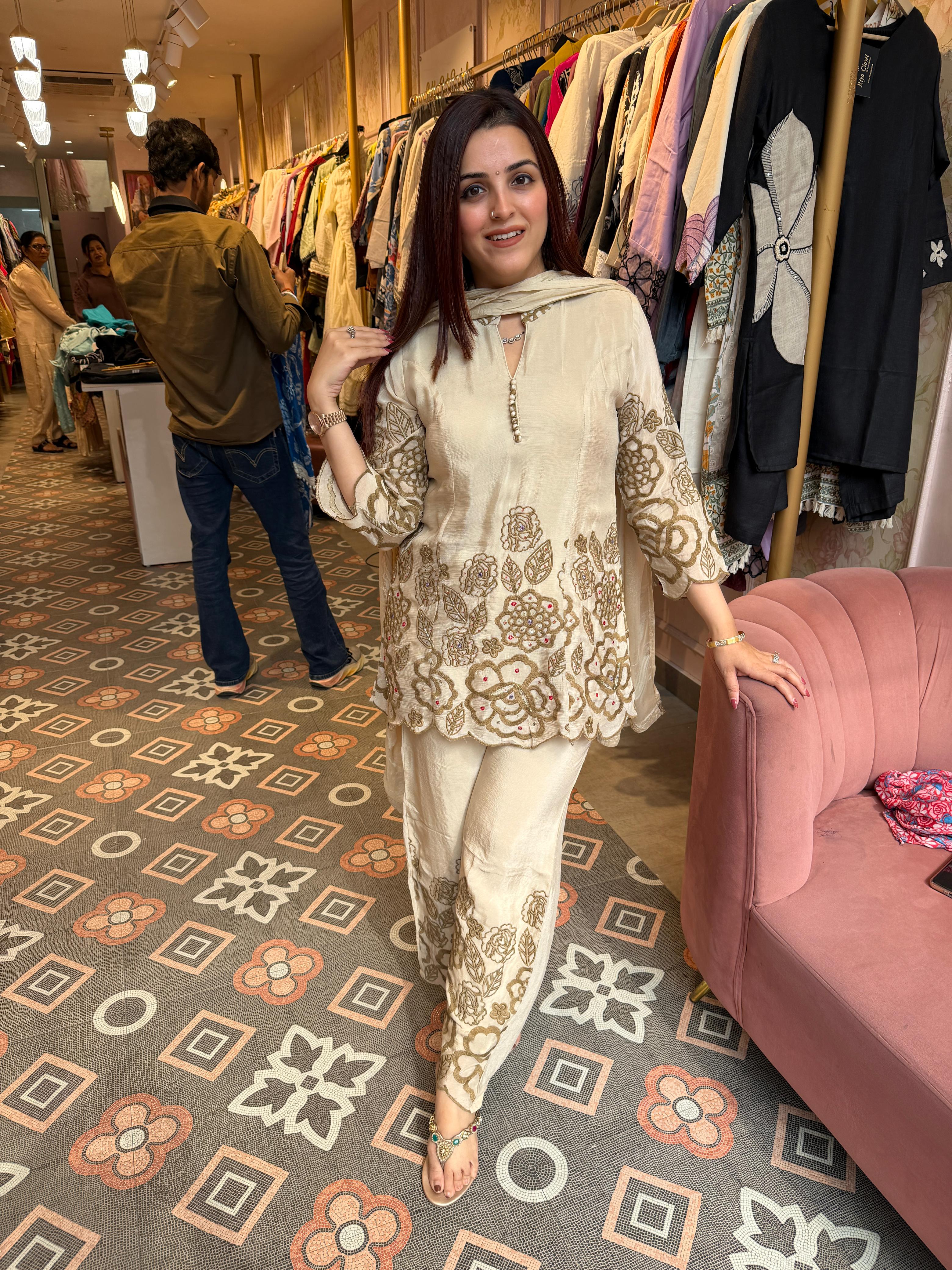 Shin Embroidere suit set