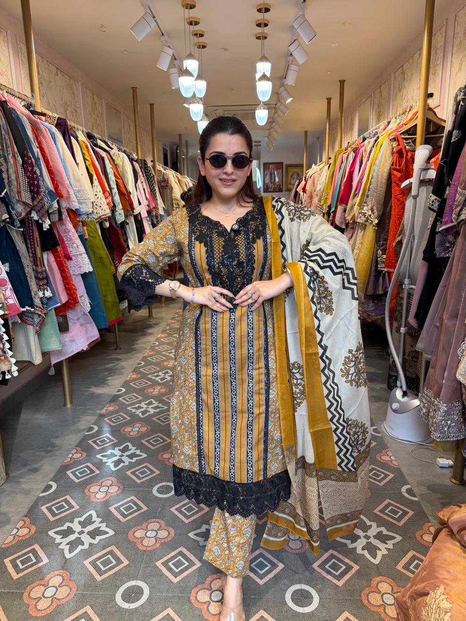 Monar Lace Luxe Kurta Set