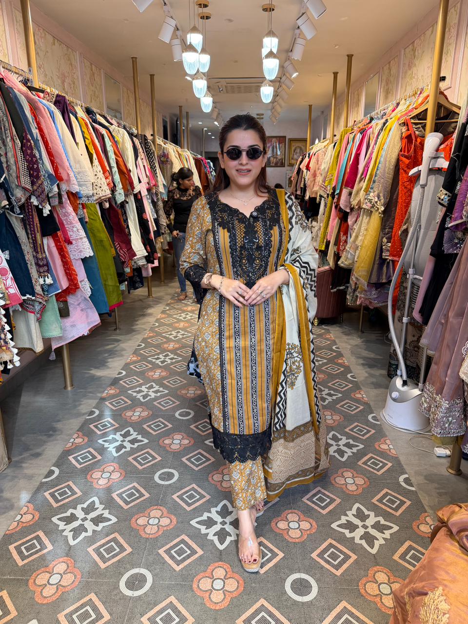 Monar Lace Luxe Kurta Set