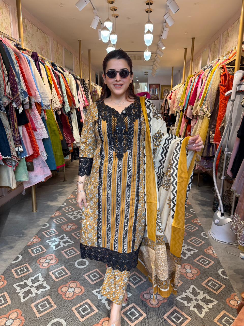 Monar Lace Luxe Kurta Set