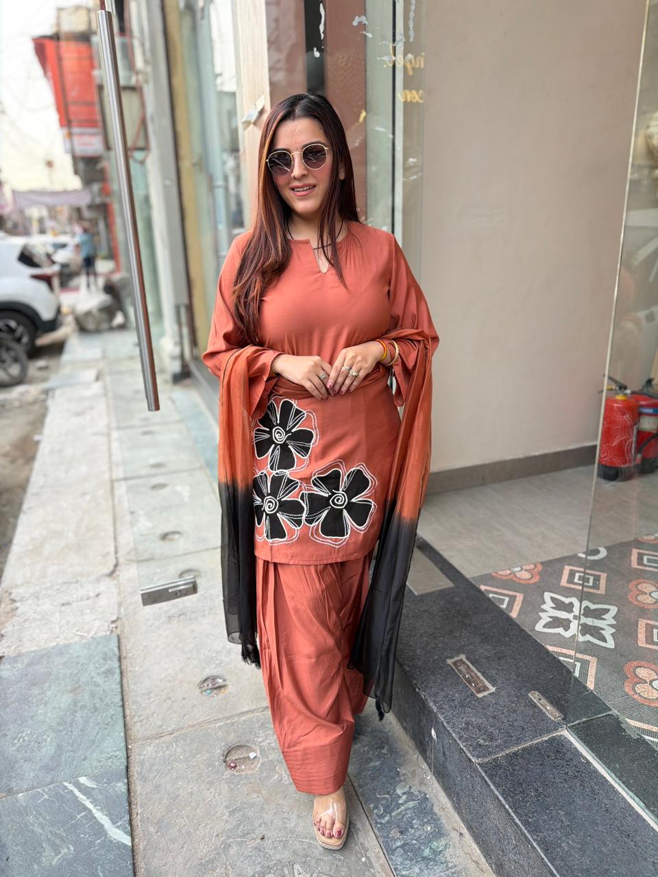 Saavi Floral Kurta Set