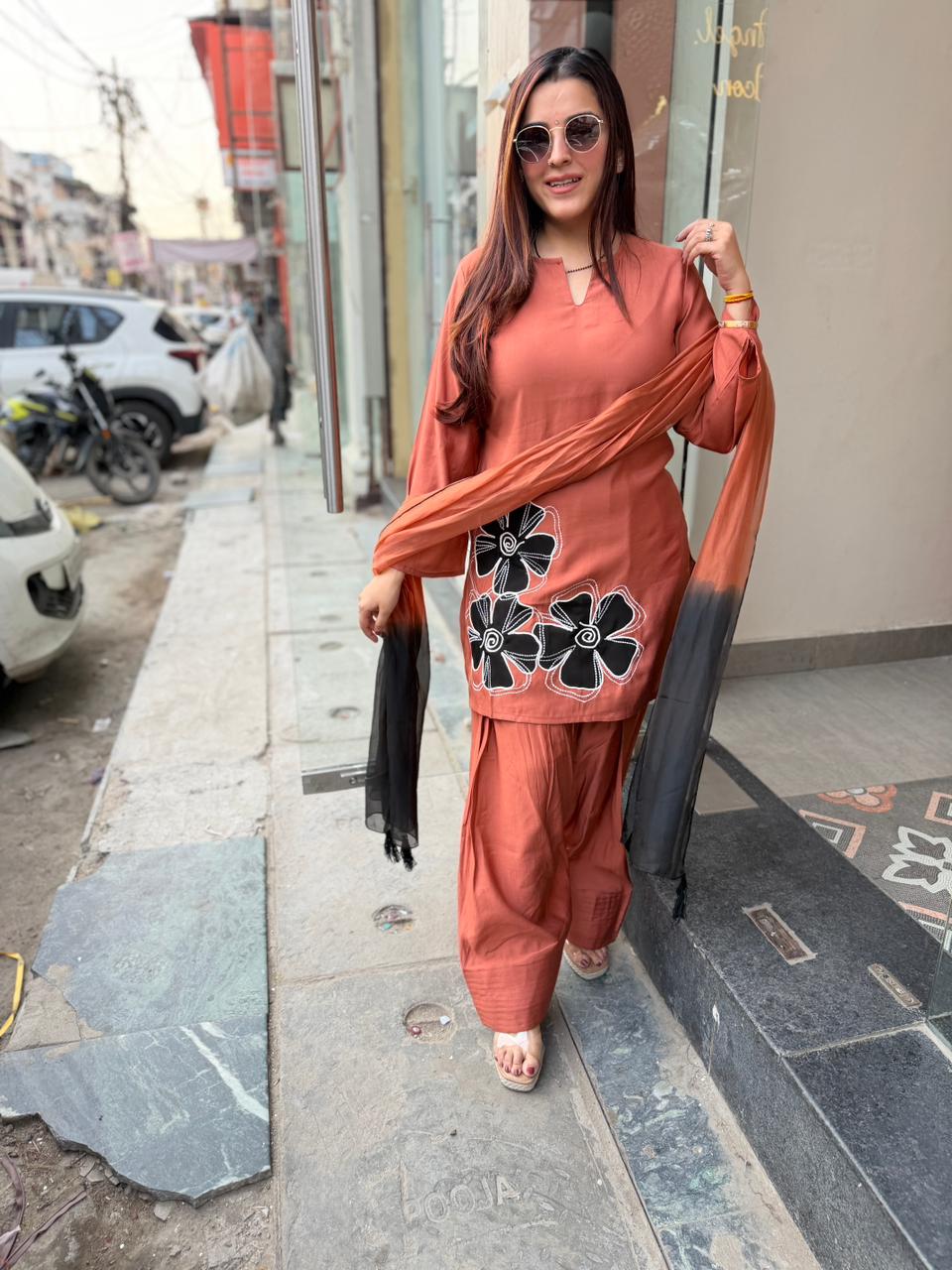 Saavi Floral Kurta Set