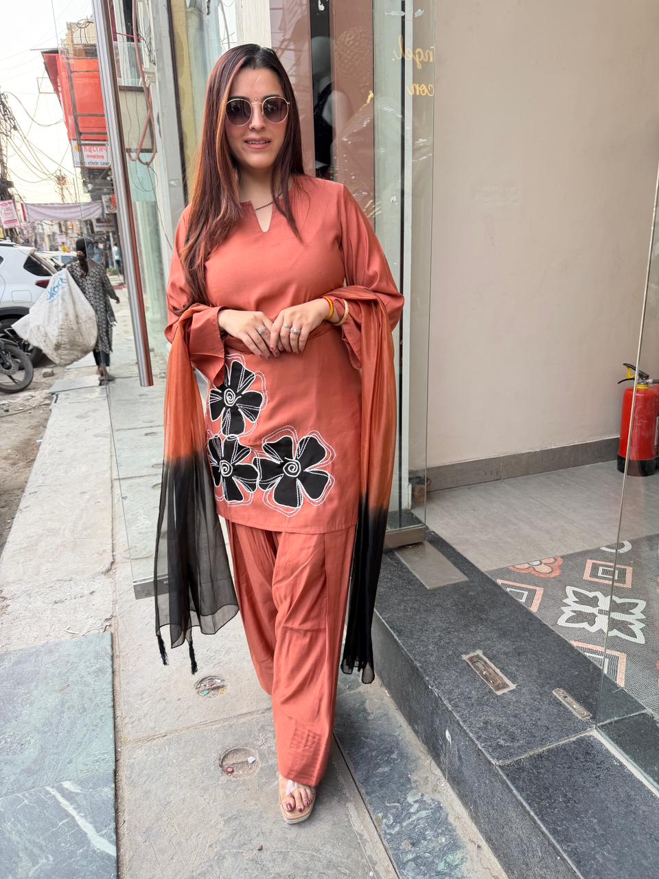Saavi Floral Kurta Set