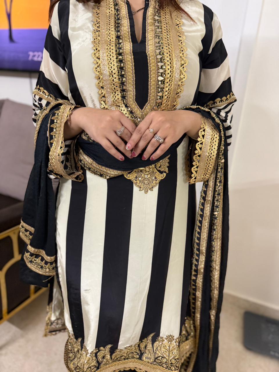 Niyar Regal Embroidered Kurta Set