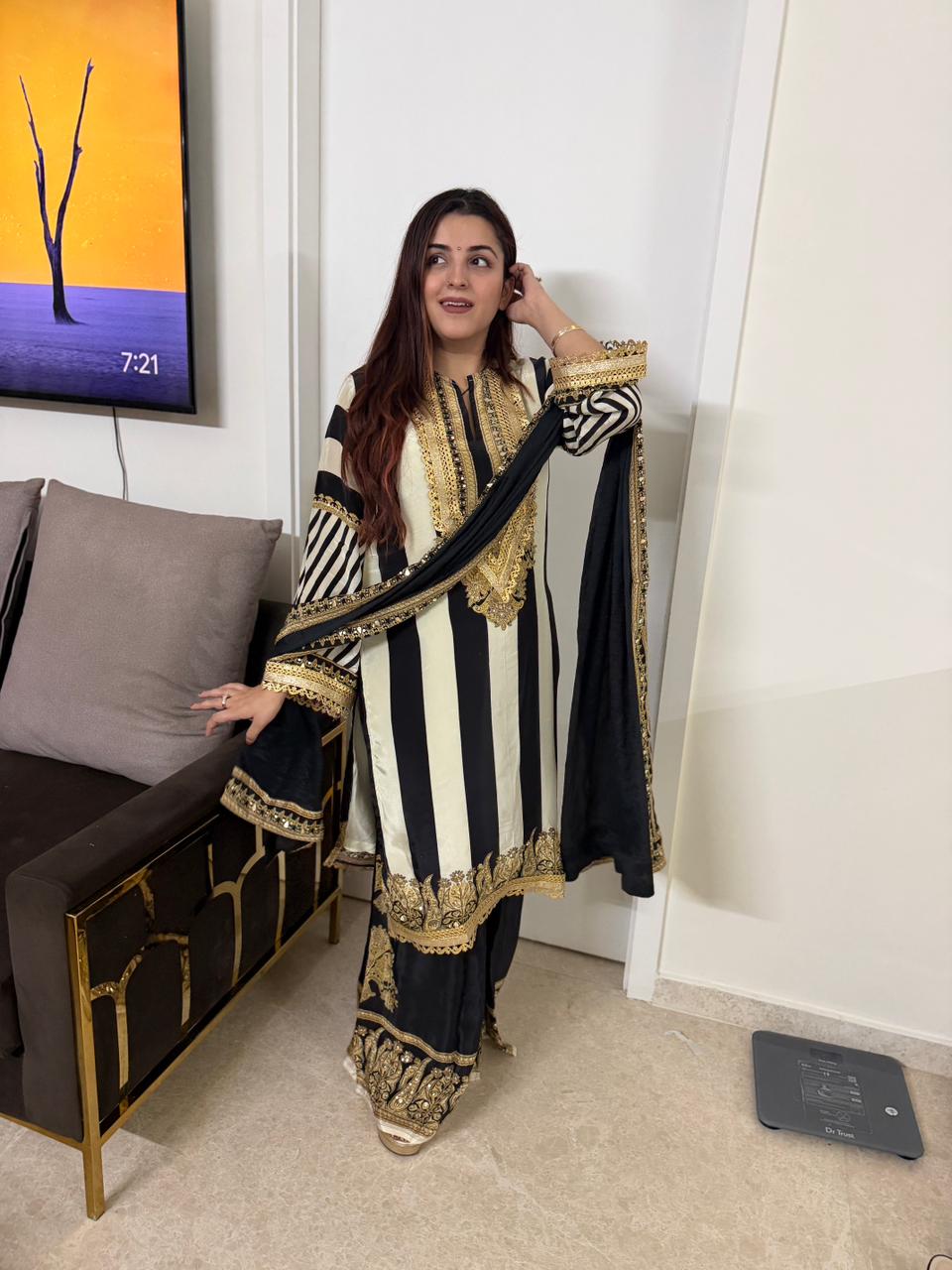 Niyar Regal Embroidered Kurta Set