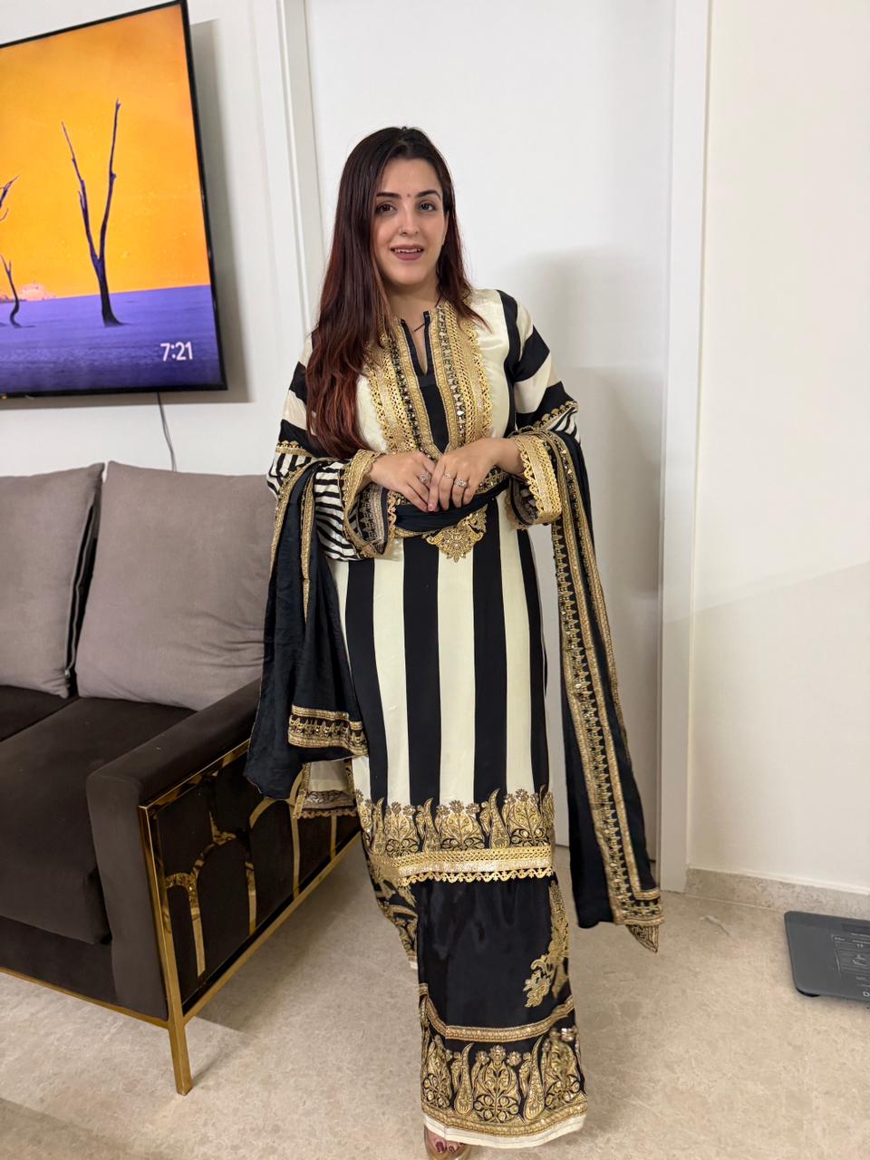 Niyar Regal Embroidered Kurta Set