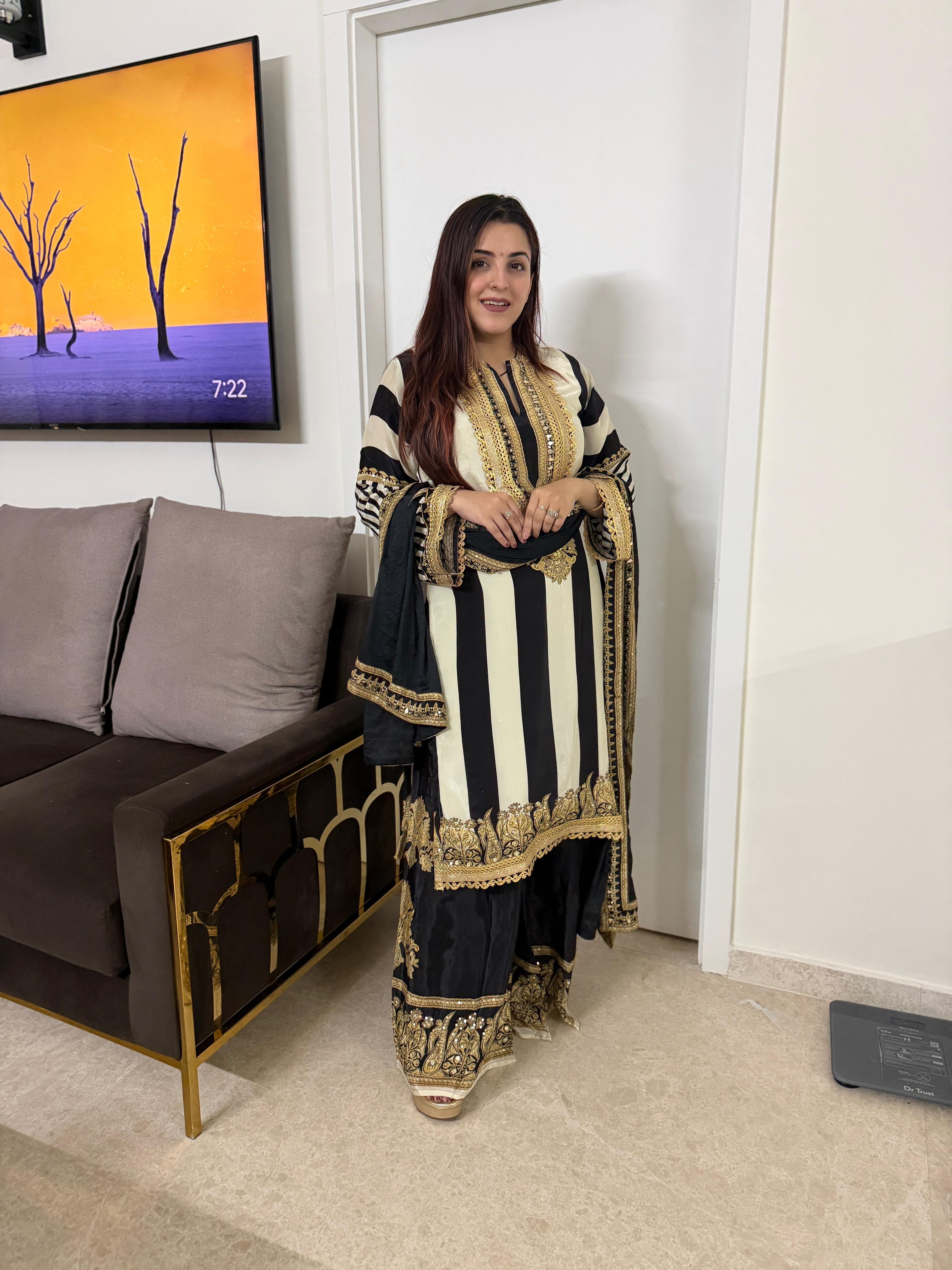 Niyar Regal Embroidered Kurta Set