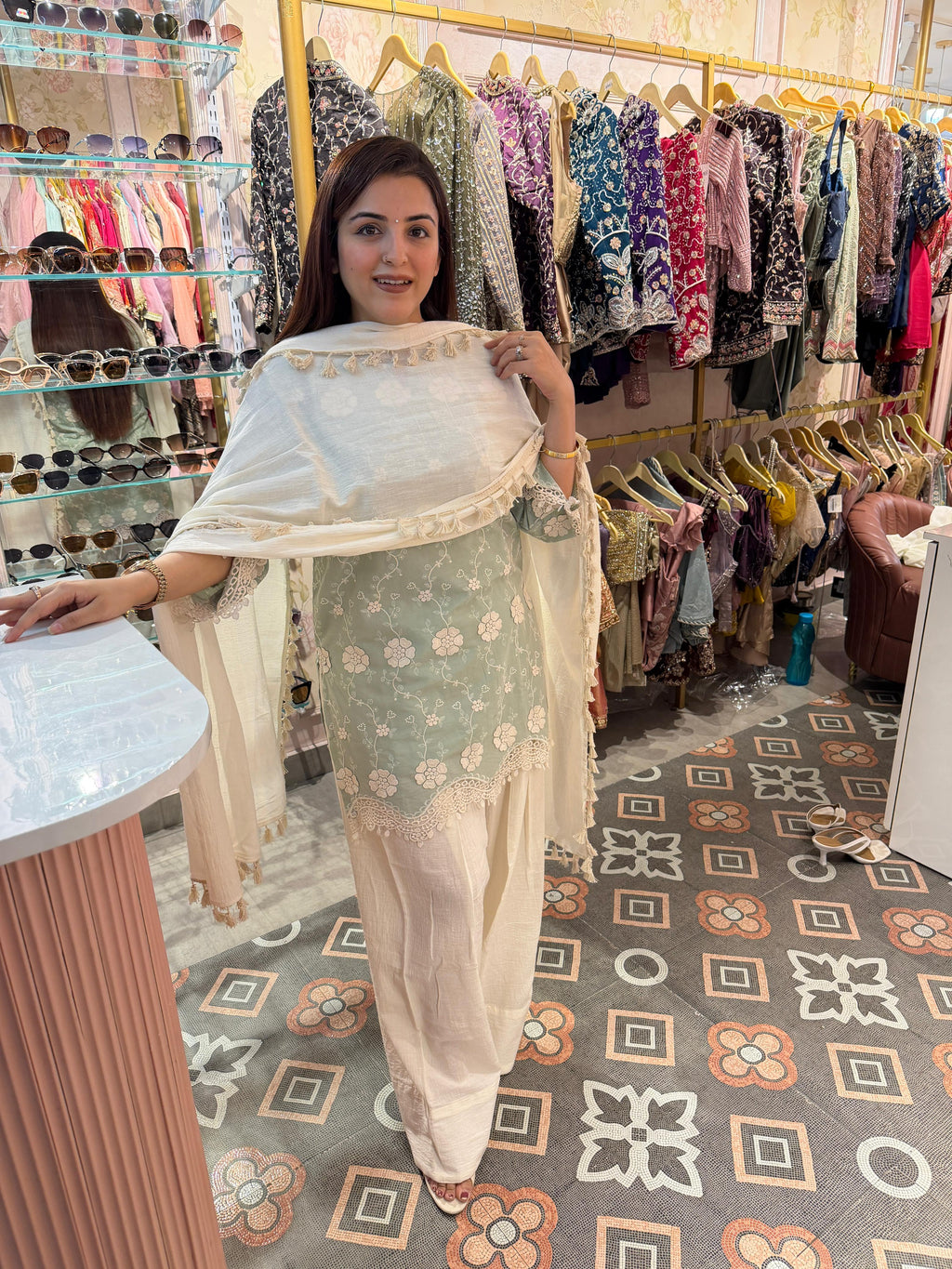 Benzy Embroidered Kurta Set