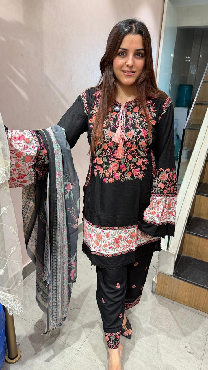 Pakistani Printed Kurta Pant Set