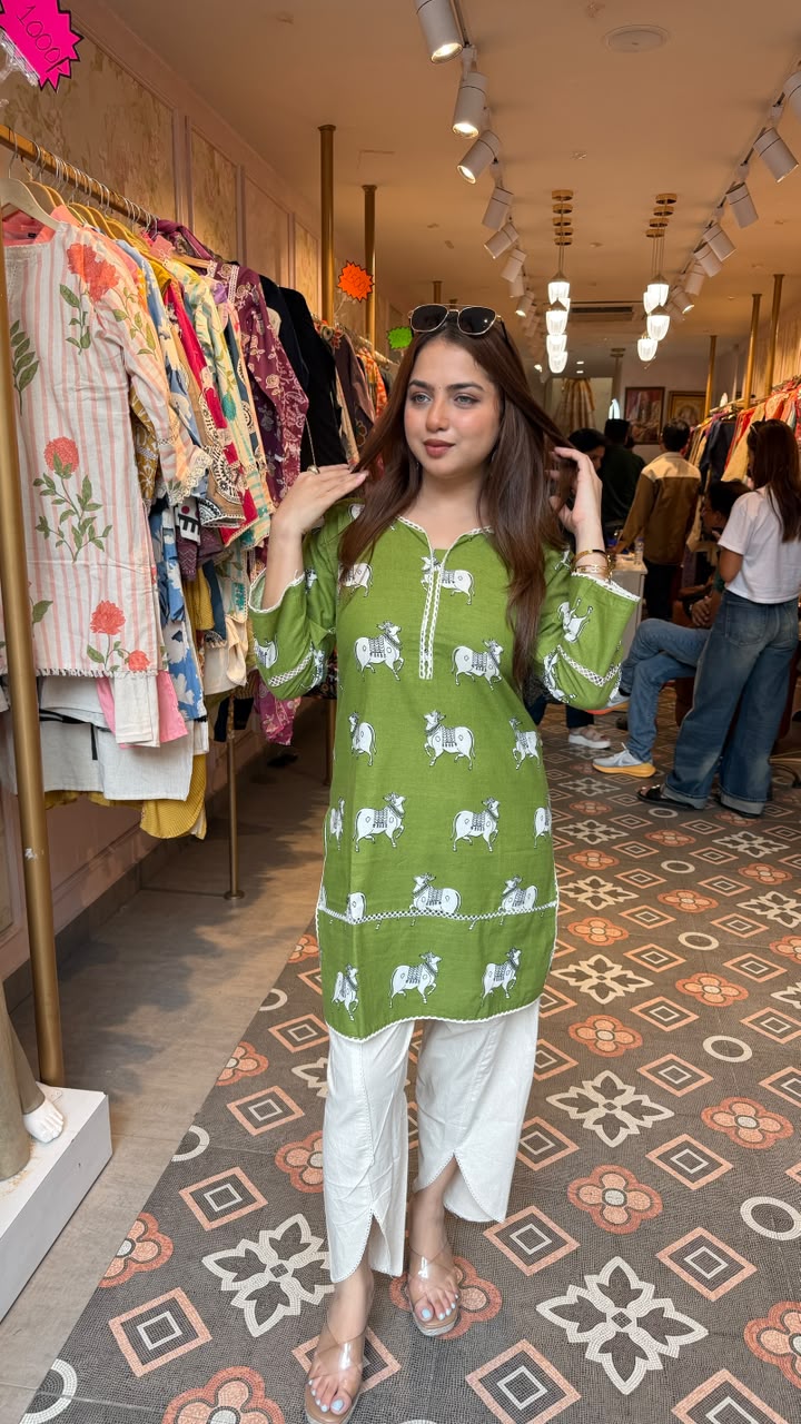 Printed short kurta with straight pants set