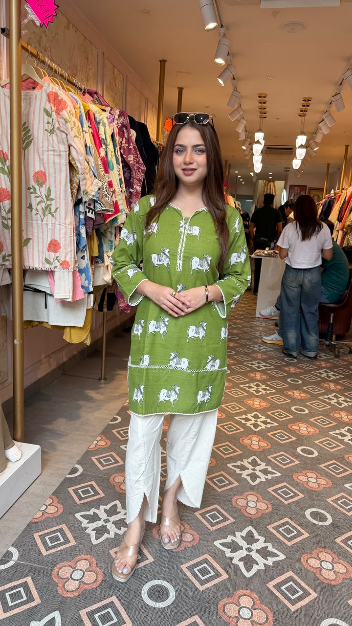 Printed short kurta with straight pants set