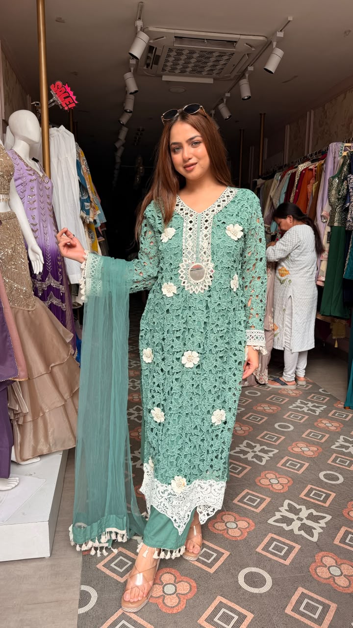 Pakistani Luxury Lace Suit
