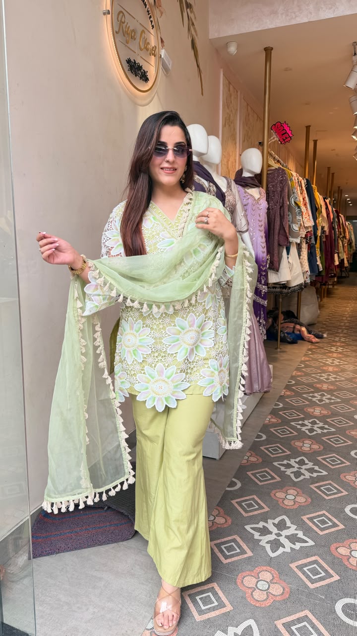 Luxury Floral 3D Lace Pakistani Suit Set