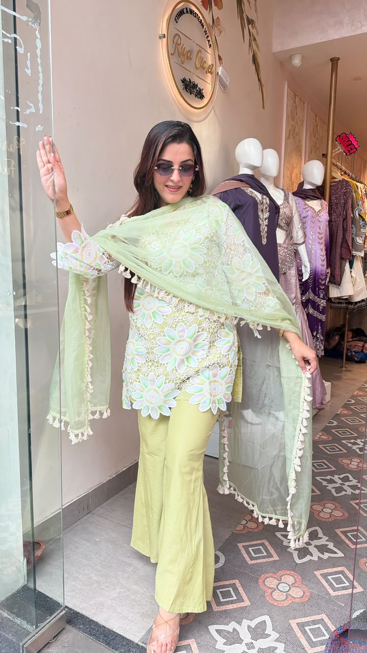Luxury Floral 3D Lace Pakistani Suit Set