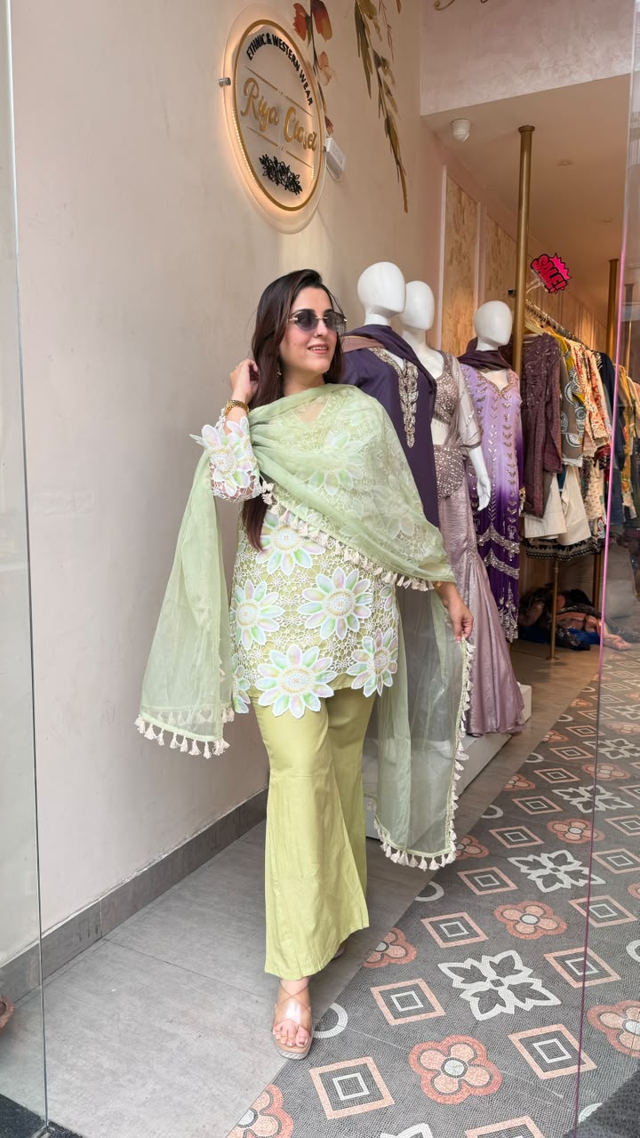 Luxury Floral 3D Lace Pakistani Suit Set