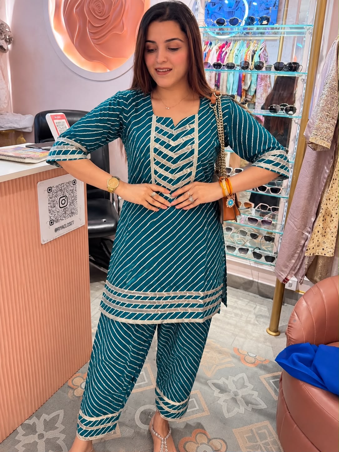 Contemporary Straight-Cut Kurta with Cigarette Pants